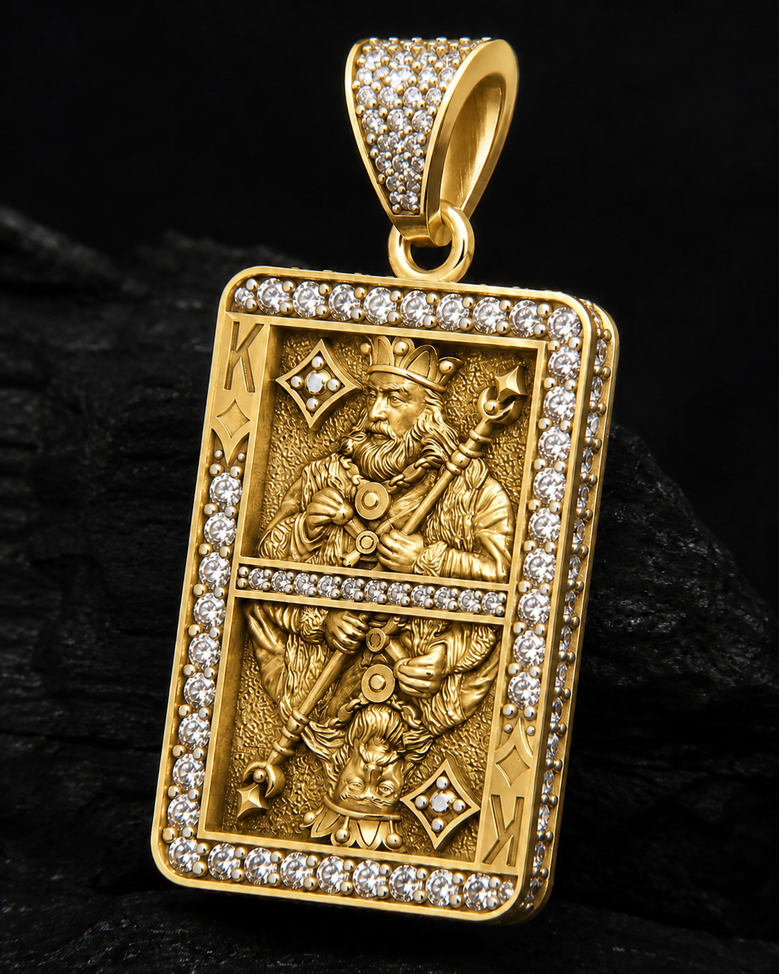 Diamond King Card Pendant - Casino Royale - detail view