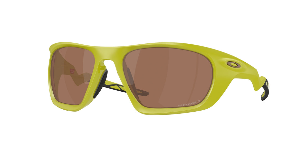 Oakley 0OO9431 Lateralis Sunglasses in Cactus with Prizm tungsten lenses