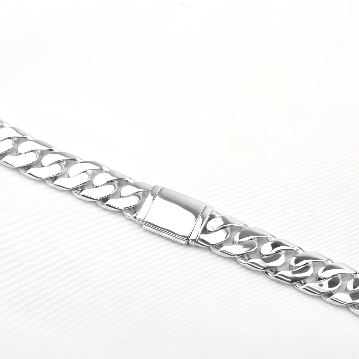 Curb Link Silver Chain 60cm - detail view