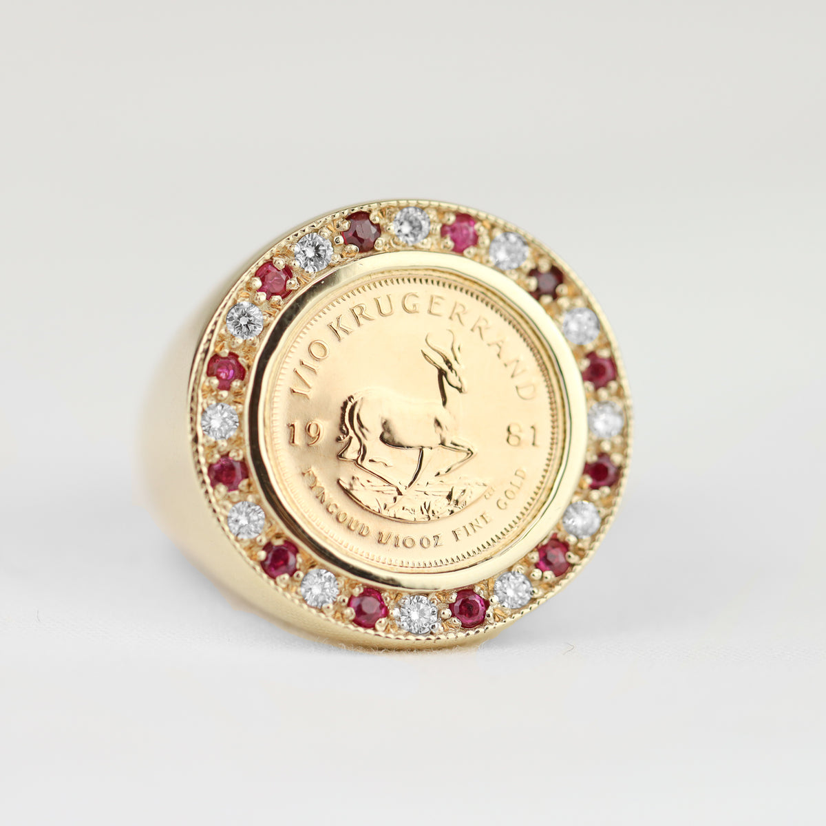 Detail view of 9ct Gold Diamond Krugerrand Half Sovereign Ring from Mr Money NZ
